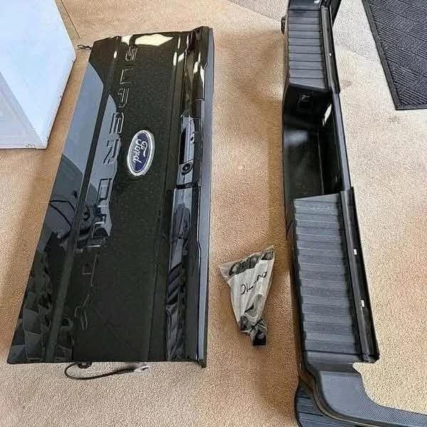 2023 FORD F-250 SUPER DUTY LARIAT TAILGATE & REAR BUMPER