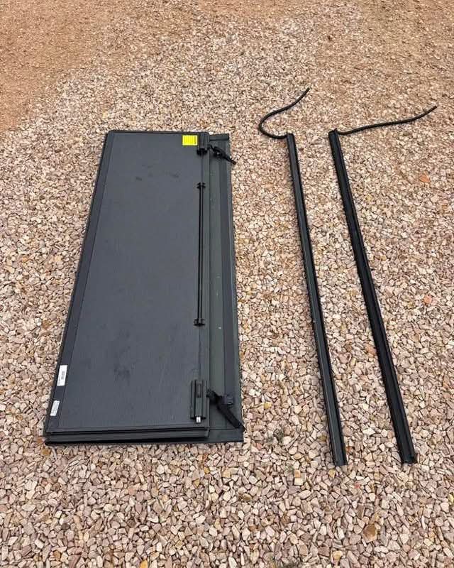 2014 Chevy Silverado Short Bed Foldable Tonneau Cover