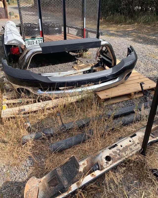 2008 Dodge Ram 1500 Front & Rear Bumpers + Side Steps