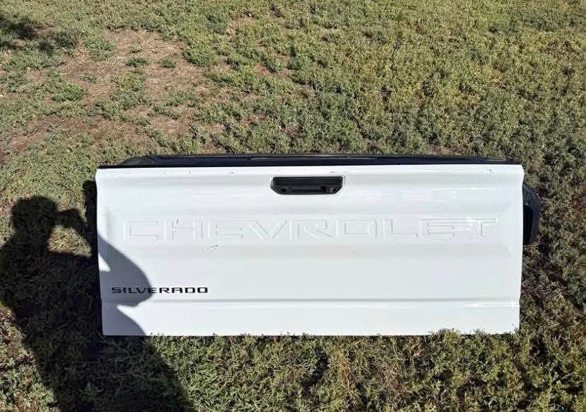2025 Chevy Silverado 1500 Tailgate & Rear Bumper