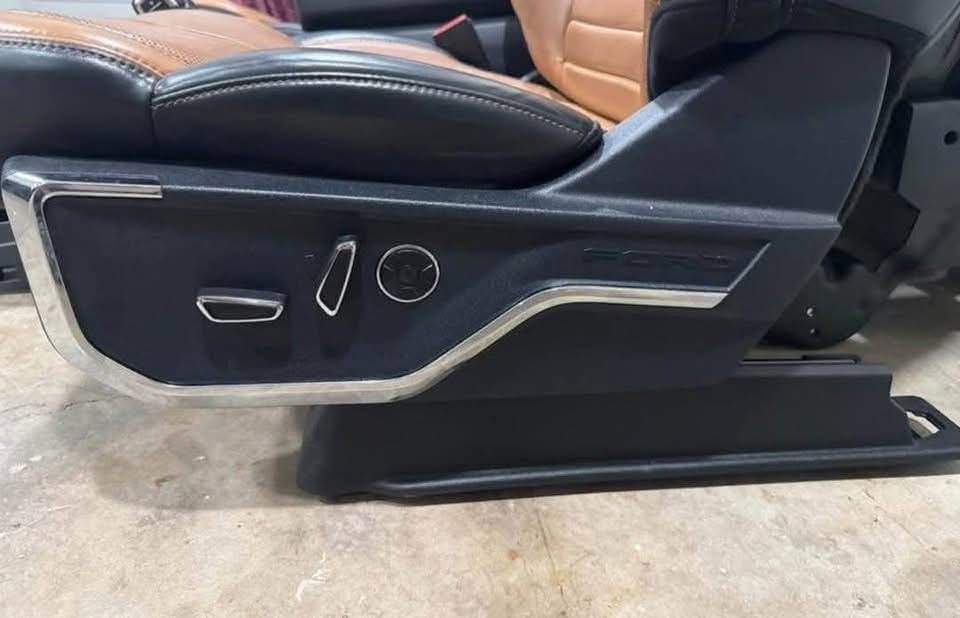2021–2026 Ford F-150 Platinum Front Seats & Center Console