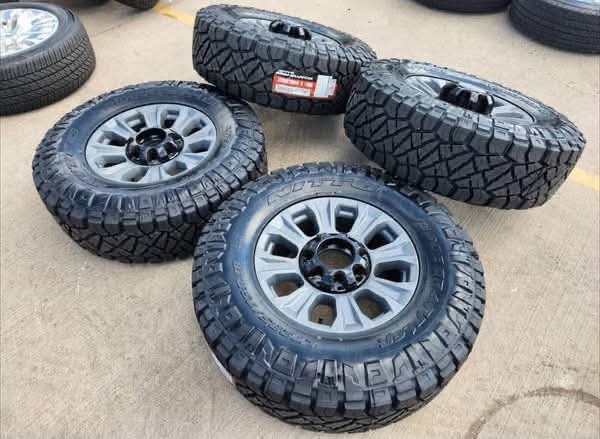18” OEM Ford F-250/F-350 Tremor gray wheels